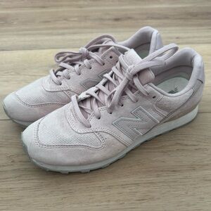 New Balance Women's Light Pink 696 Sneakers Athletic Suede Shoes 9 Everyday